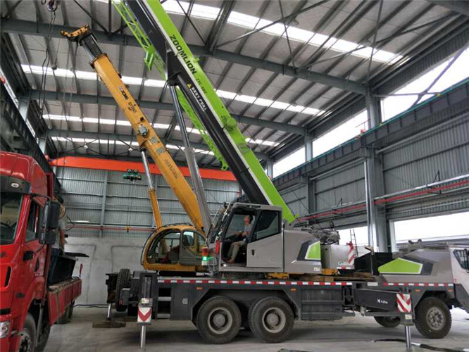 双柏县高空车出租需要注意哪些安全事项？